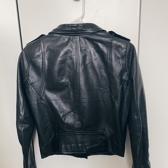 Short vintage leather jacket. Great condition. - Picture 4 of 7